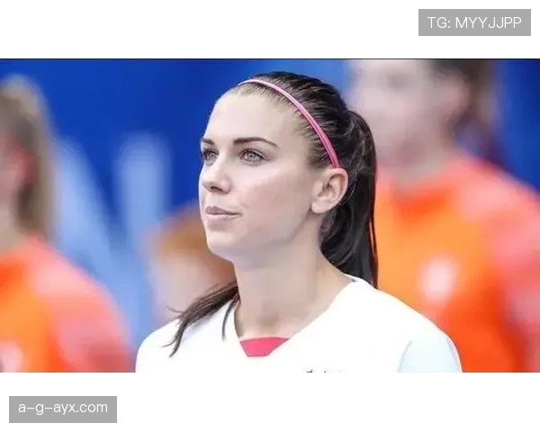 亚历克斯·摩根在家切牛排用的刀，比我一个月工资还贵